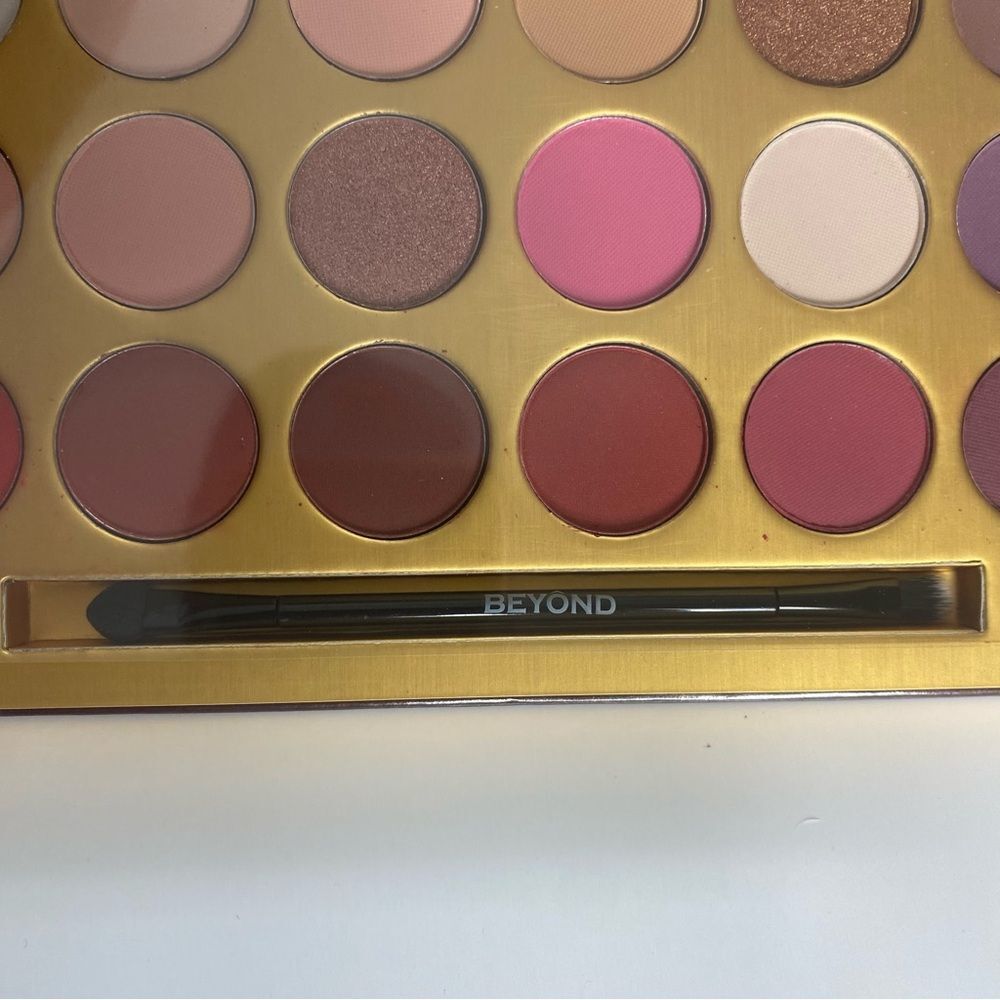 BEYOND Eyeshadow Palette 18 Colors Shimmer Matte Brown Red Colors Palette - Picture 5 of 6